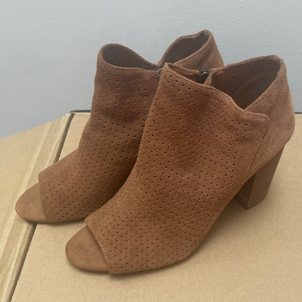 New Jessica Simpson Brown Suede Booties